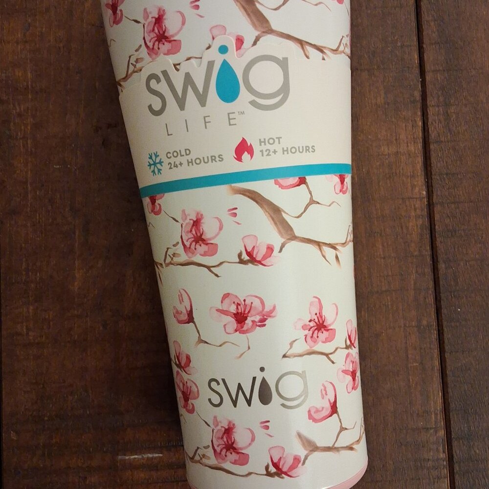 NWT SWIG 32 Oz Travel Tumbler Cherry Blossom